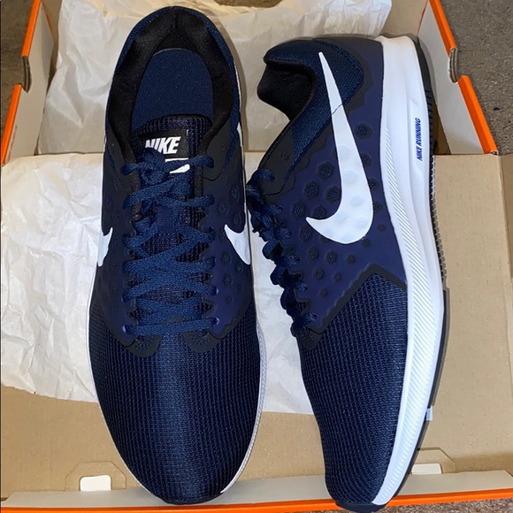 Nike - Picture 5 of 6